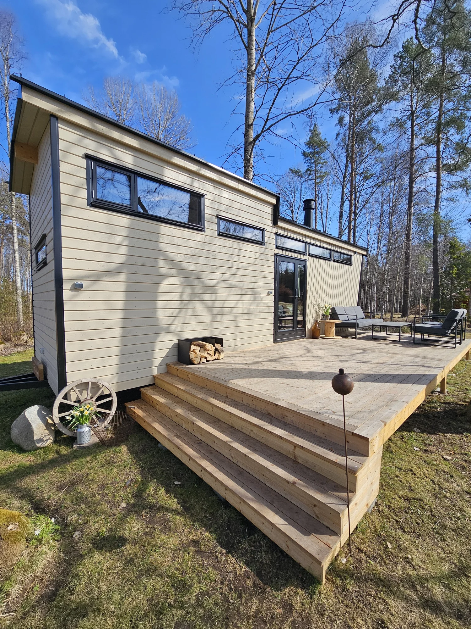 Tiny house with deck